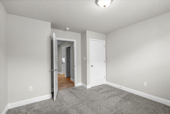 Building Photo - 18401 Elkwood Dr