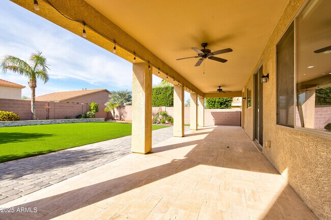 Building Photo - 2237 W Bonanza Ln