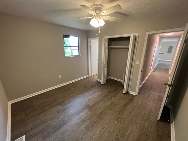 Building Photo - 724 Lanford Rd