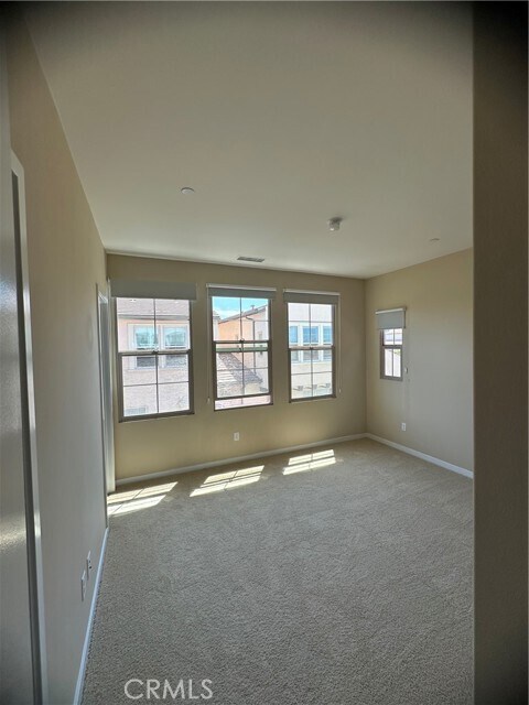 Building Photo - 121 Tallowood