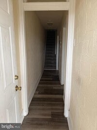 Building Photo - 215 W Airy St