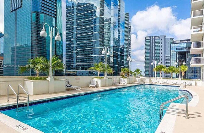 Building Photo - 1200 Brickell Bay Dr