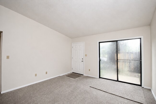 Building Photo - Freshly Updated 2BR Unit Near Old Palafox Hwy with New Wood-Look Flooring, Vaulted Ceilings & Uti...