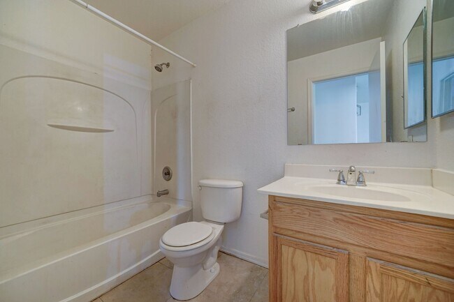 Building Photo - AVAILABLE NOW!!! Oversized Bedrooms in Johnson Ranch