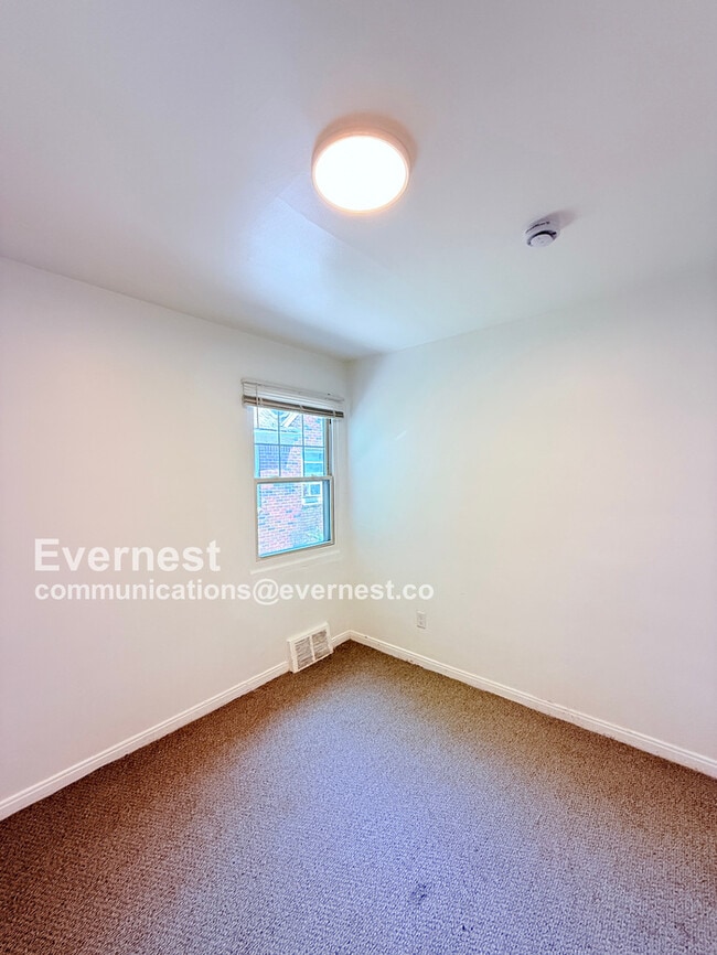 Building Photo - 20527 Rosemont Ave