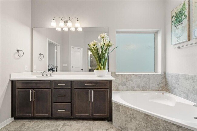 Building Photo - 11901 Deering Pl