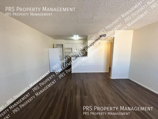Building Photo - 461 W 16th Ave