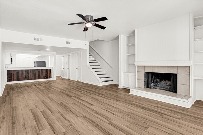 Building Photo - 2022 Lakewood Ct