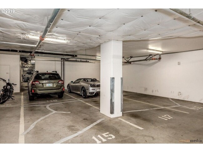 Building Photo - Stunning Pearl District Corner Unit with F...