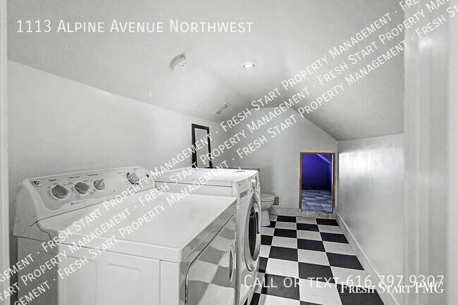 Building Photo - 1113 Alpine Ave NW