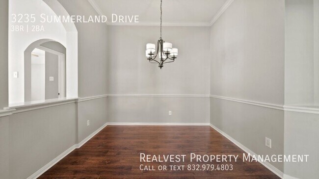 Building Photo - 3235 Summerland Dr