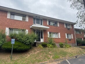Building Photo - 44 Racebrook Dr