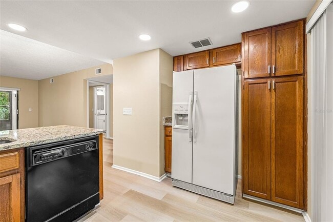Building Photo - 125 Woodlake Wynde