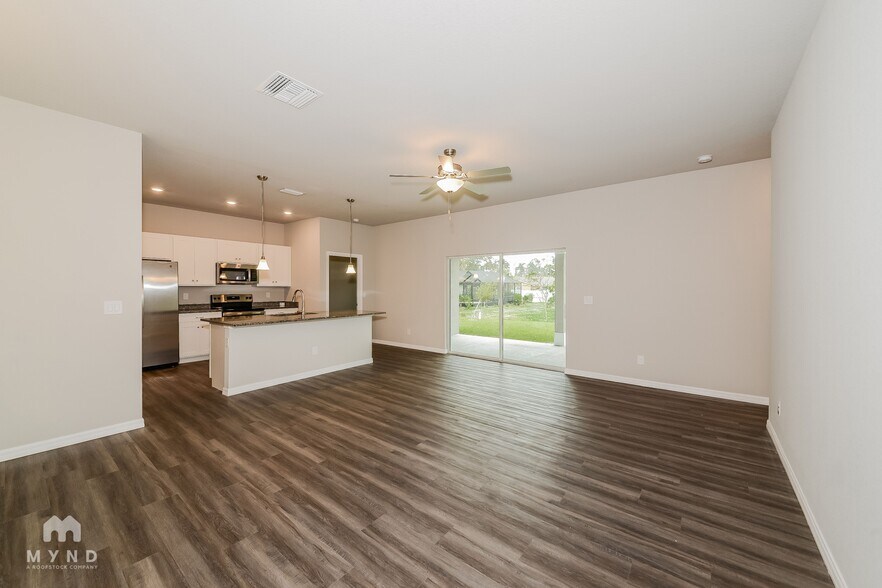 Building Photo - 216 Prineville St
