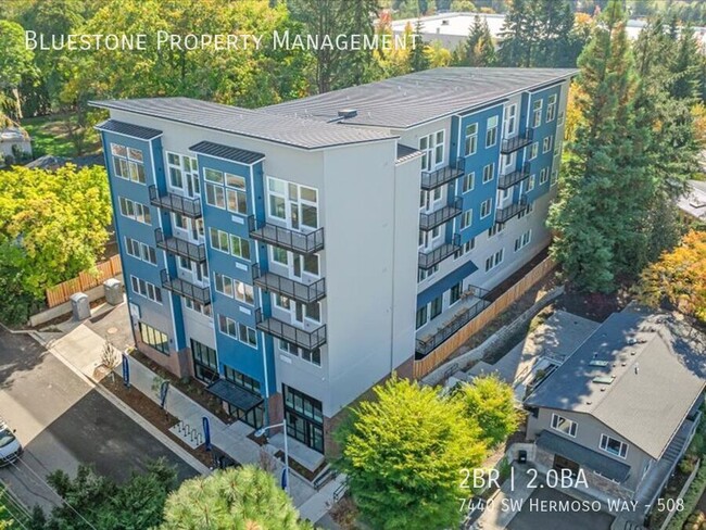 Building Photo - Top Floor - Move-in Ready