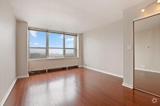 Building Photo - 2 bedroom in Chicago IL 60613