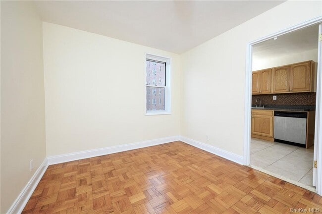 Building Photo - 2 Sadore Ln
