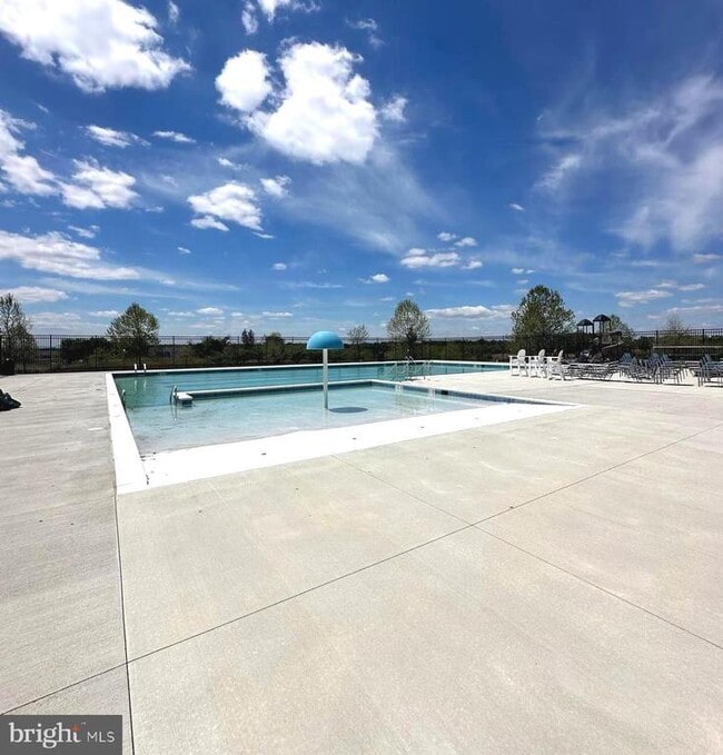 Building Photo - 439 Seeback Dr
