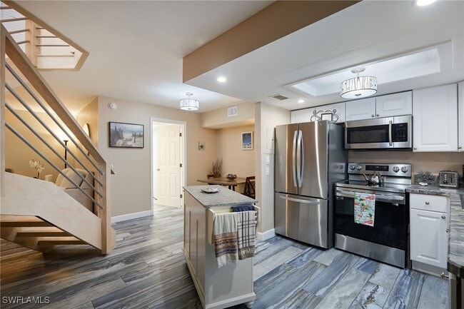 Primary Photo - 16001 Amberwood Lake Ct