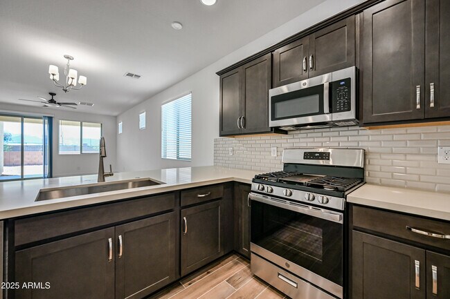 Building Photo - 11196 N 168th Dr