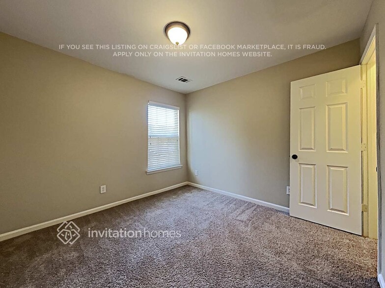 Building Photo - 2730 Englewood Dr