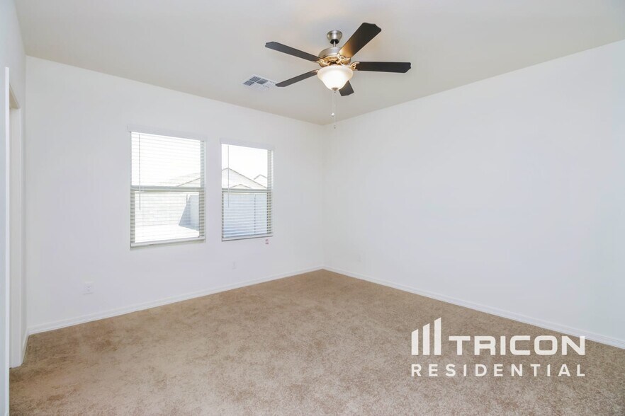 Building Photo - 4578 W Saddlebush Way