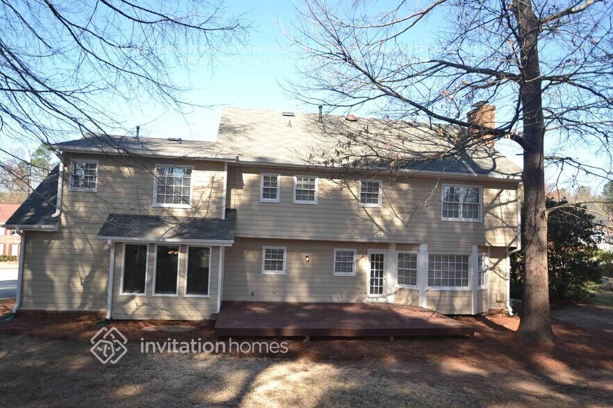 Building Photo - 2350 Ciji Cir