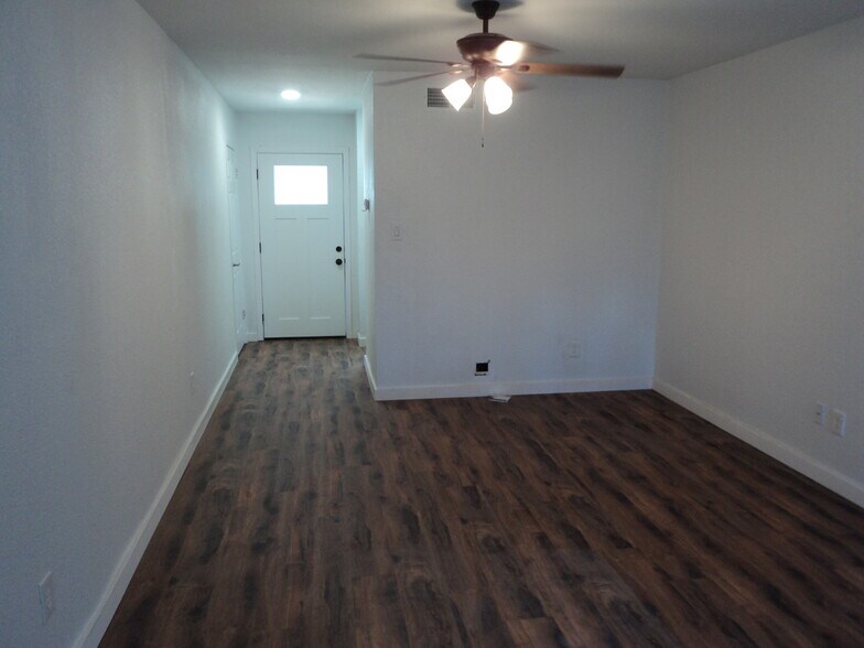 Building Photo - 2419 Burleson Ct