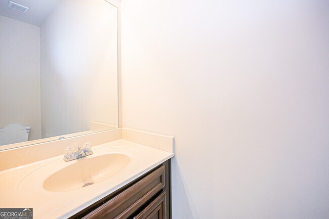 Building Photo - 813 Golden Isles Dr