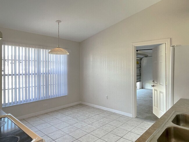 Building Photo - Three-Bedroom Home near Lake Elbert