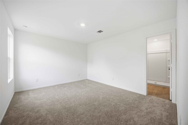 Building Photo - 16842 Spotted Oak Dr