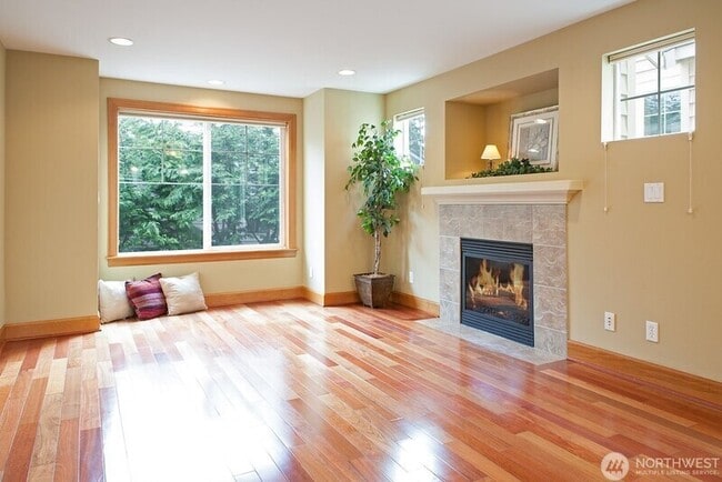 Building Photo - 1027 NE 123rd St