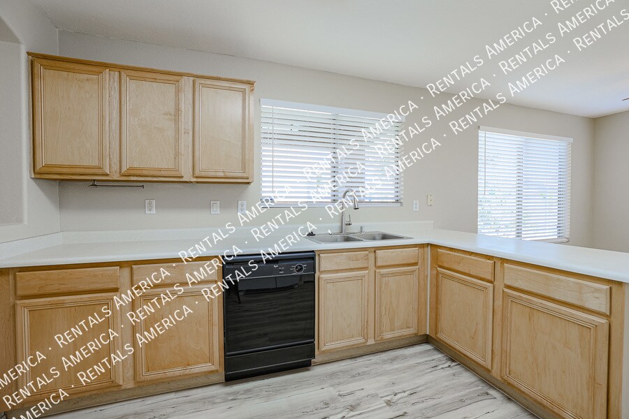 Building Photo - 16212 N 162nd Ave