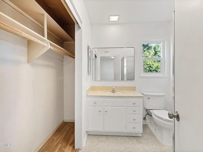 Building Photo - 326 Longwood Ct