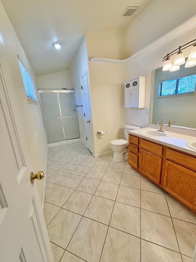 Building Photo - Spacious 3-Bedroom Condo in Prime Golden Location!! Available Now!!