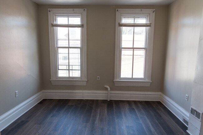 Building Photo - 127 Herr St