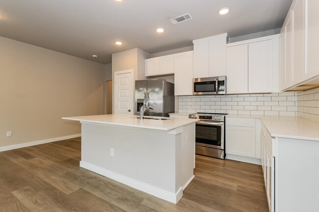 Building Photo - 18342 W Centro Cir