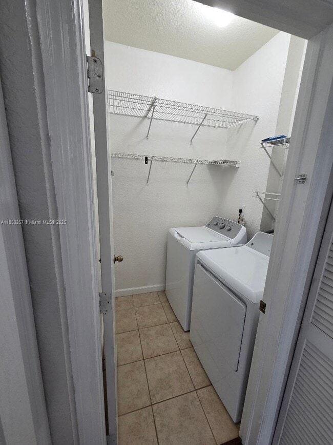Building Photo - 928 SW 153rd Ct