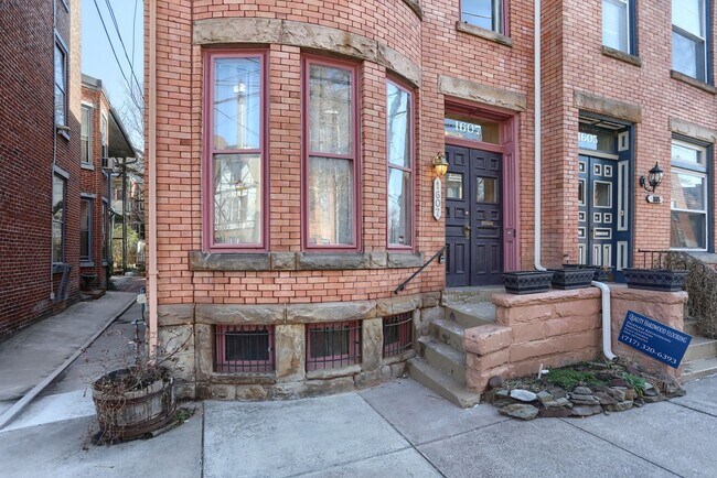 Building Photo - 1607 Green St