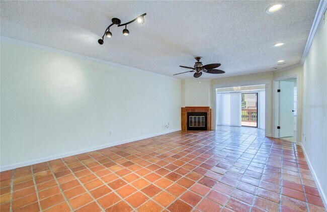 Building Photo - 10410 La Mirage Ct