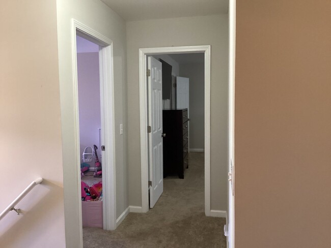 Building Photo - Gorgeous Four Bedroom Home in Northeast Co...