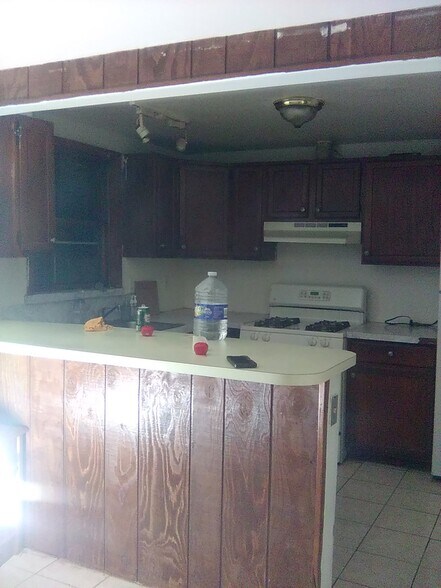 Building Photo - 516 Lincoln Hwy