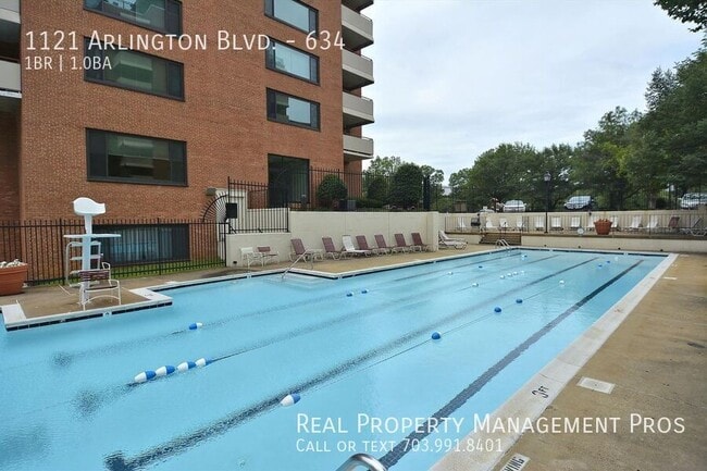 Building Photo - 1121 Arlington Blvd