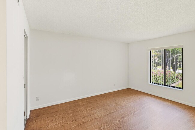 Building Photo - 2703 SW Matheson Ave