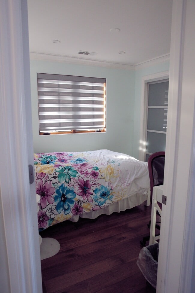 Building Photo - 1215 Altamead Dr