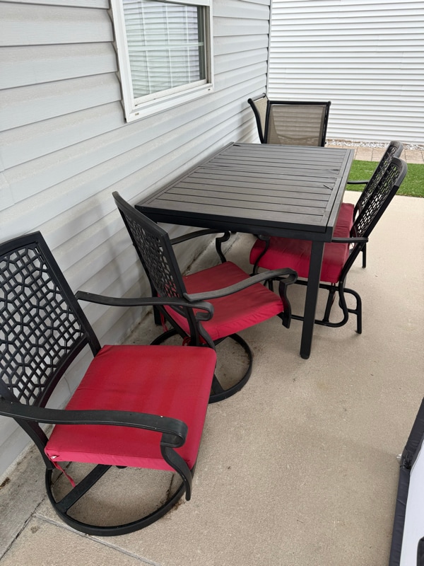 Building Photo - 220 St George Dr