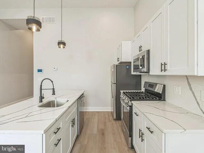 Building Photo - 1245 N 26th St