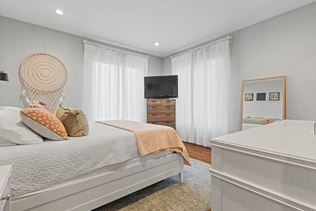 Building Photo - 6 Ashland St