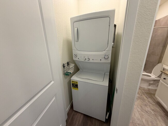 Building Photo - Exquisite Elizabeth Home