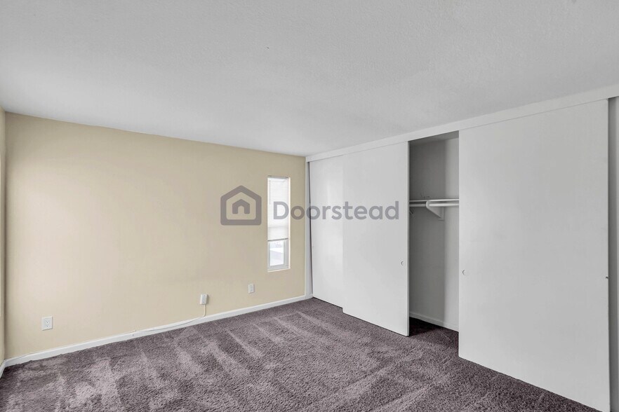 Building Photo - 2521 W Sunflower Ave